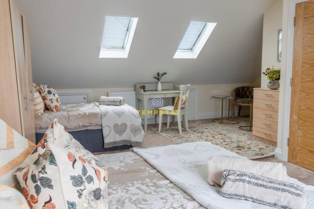 Case de vacanță 5 Bed/4 Bath At Wembley Stadium & Free Parking Londra