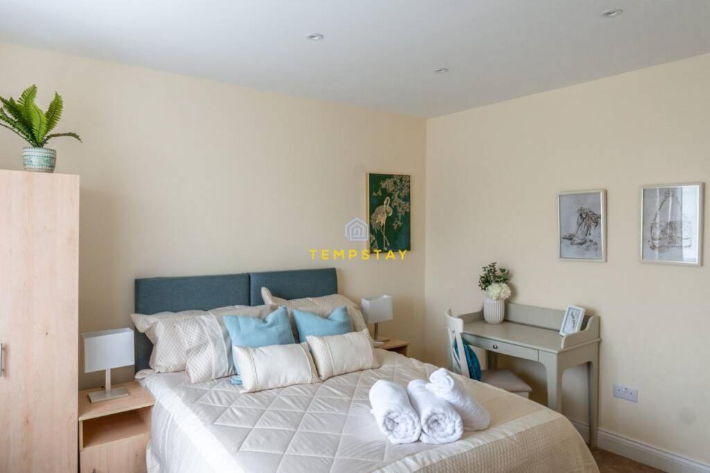 5 Bed/4 Bath At Wembley Stadium & Free Parking * Londra