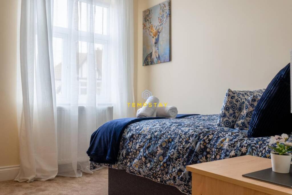 5 Bed/4 Bath At Wembley Stadium & Free Parking Case de vacanță Londra