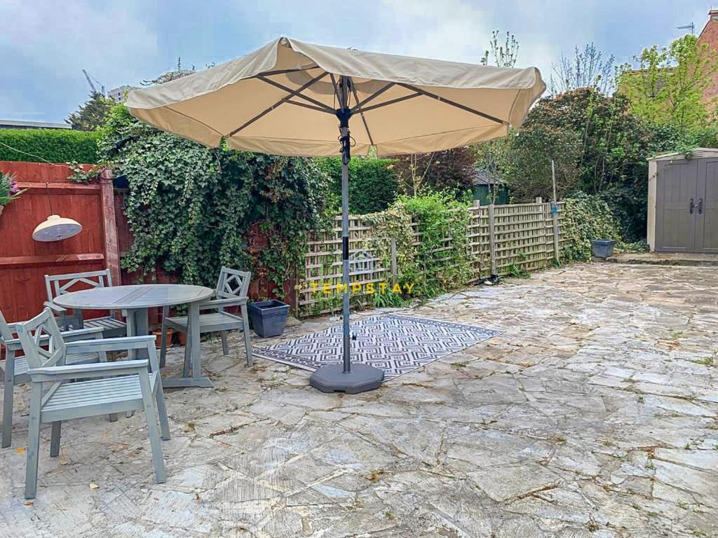 Case de vacanță 5 Bed/4 Bath At Wembley Stadium & Free Parking