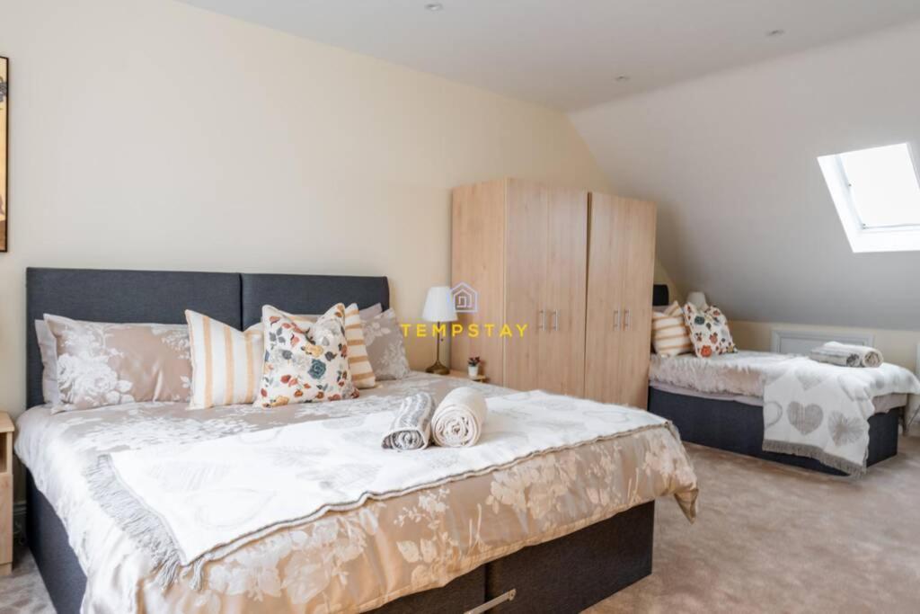 5 Bed/4 Bath At Wembley Stadium & Free Parking Londra